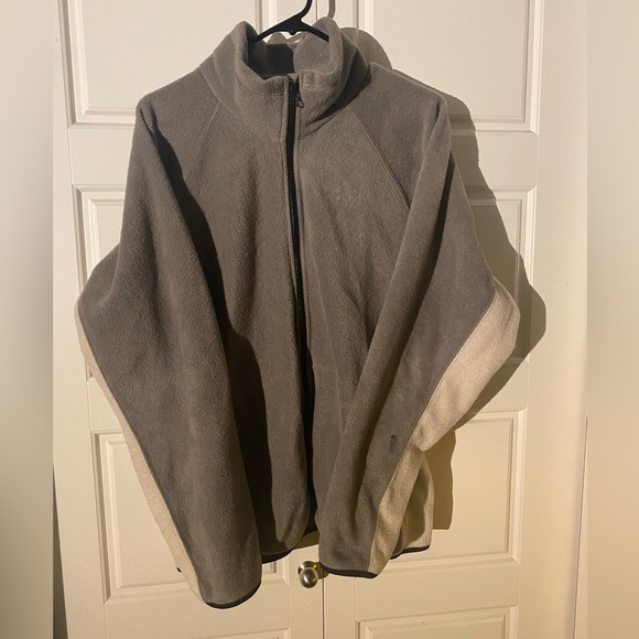 Simply Basic Two-Tone Fleece - Picture 2 of 5